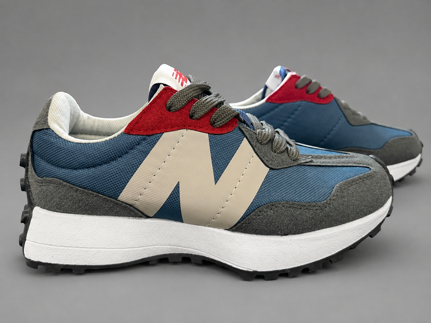Sneakers damă albaștri cu detalii gri și roșii – Stil casual și confort zilnic