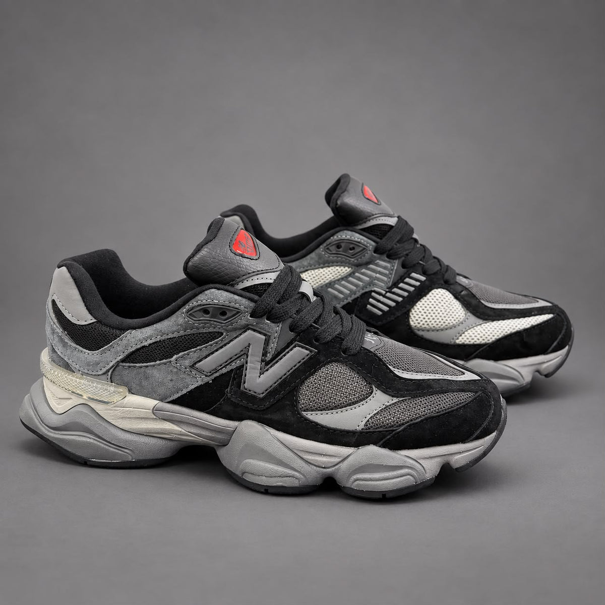 Sneakers Bărbați Negru & Gri – Design Urban Modern, Talpă Robustă și Detalii Contrastante