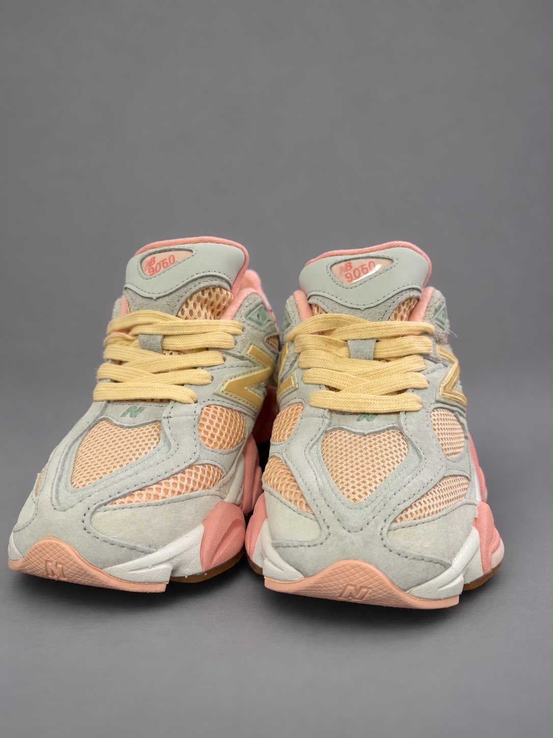 Sneakers Damă Verde Pastel & Roz – Design Urban Modern, Accente Aurii și Talpă Robustă