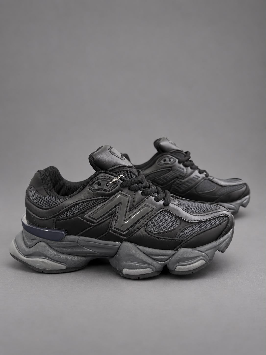 Sneakers Damă Negri din Piele – Design Urban Modern, Talpă Chunky și Detalii Ton pe Ton
