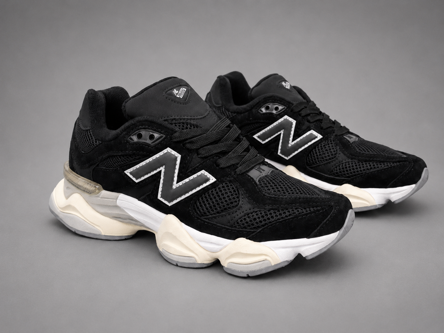 Sneakers Bărbați Black & Cream – Design Urban Modern, Talpă Confortabilă cu Absorbție a Șocurilor și Detalii Contrastante